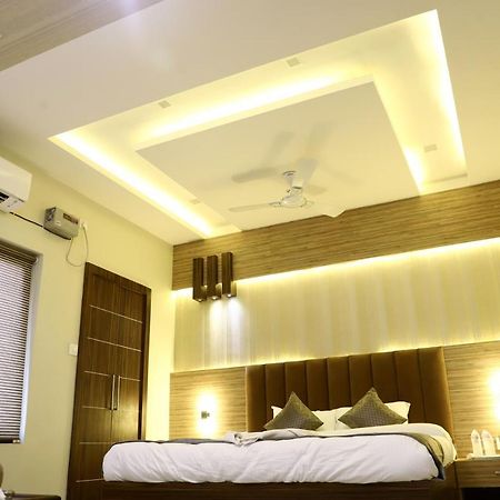 Hotel Santoor Varanasi Exteriör bild