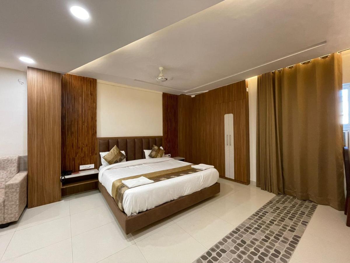 Hotel Santoor Varanasi Exteriör bild