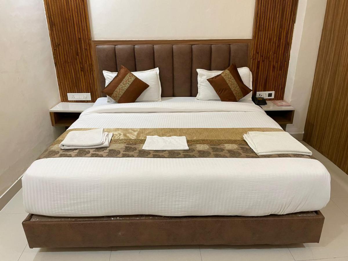Hotel Santoor Varanasi Exteriör bild