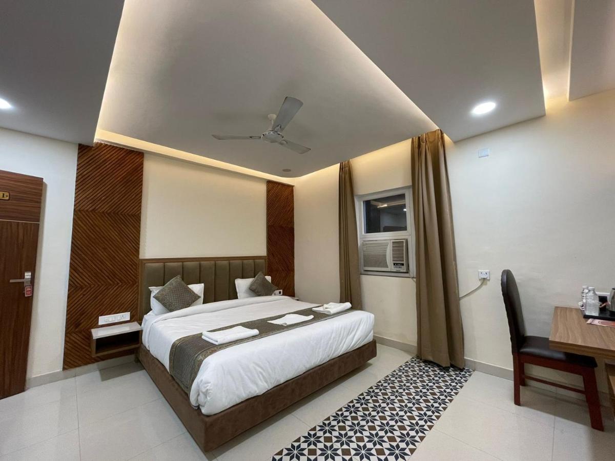 Hotel Santoor Varanasi Exteriör bild