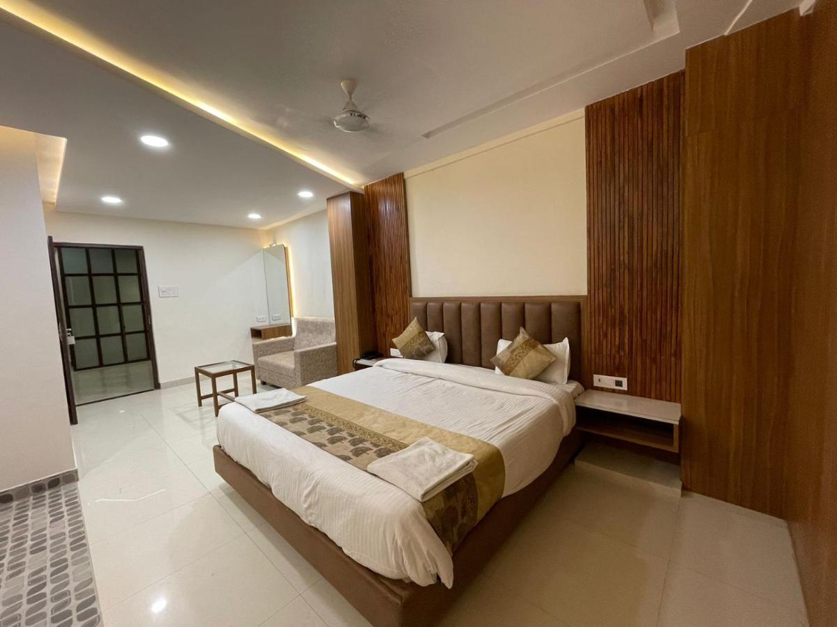 Hotel Santoor Varanasi Exteriör bild
