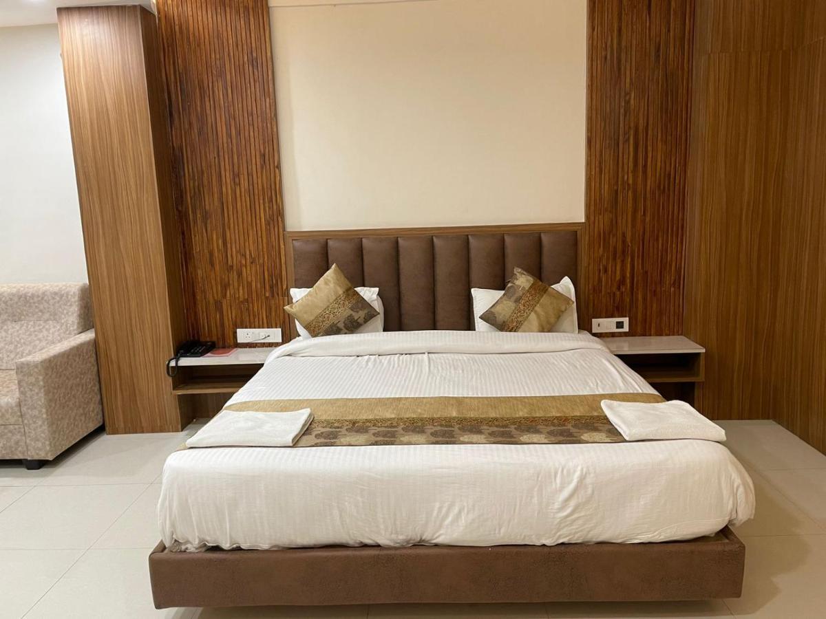Hotel Santoor Varanasi Exteriör bild
