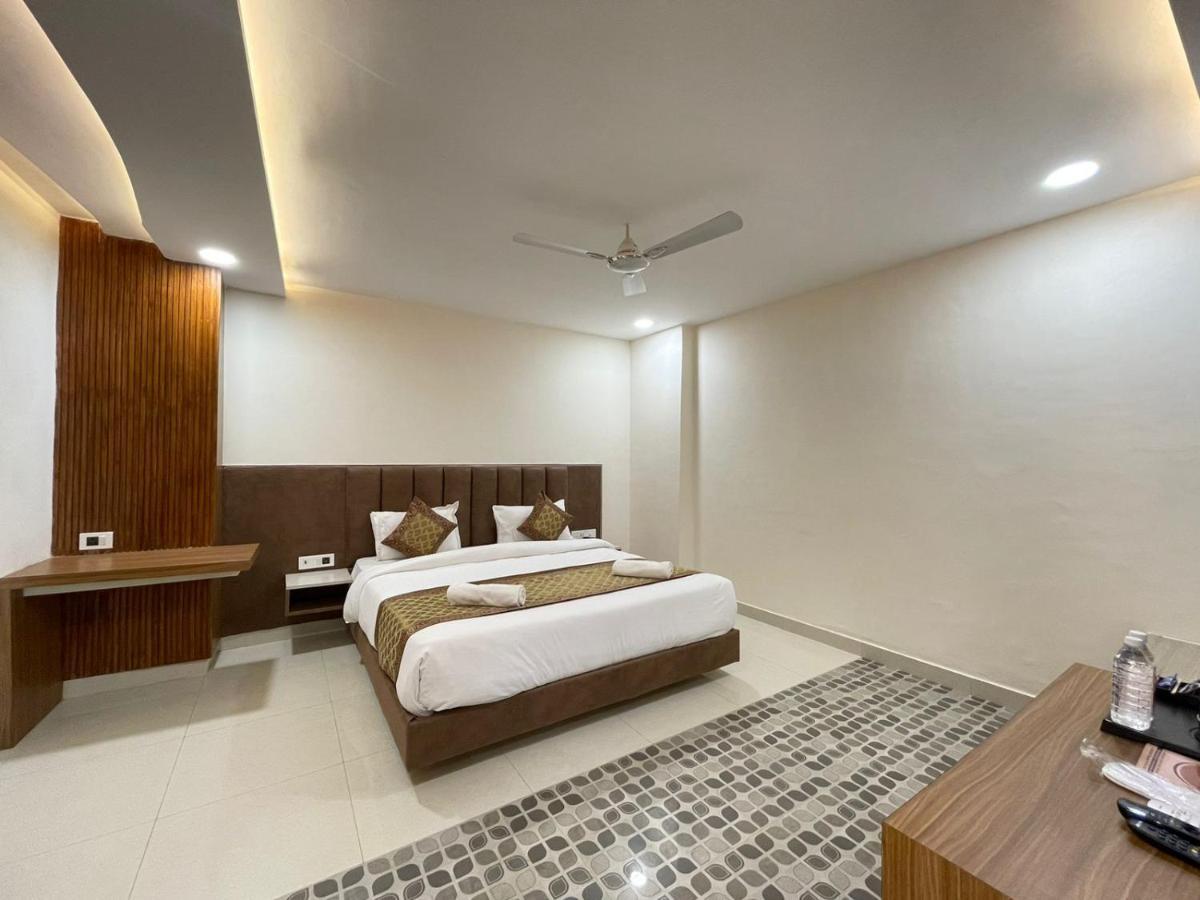 Hotel Santoor Varanasi Exteriör bild