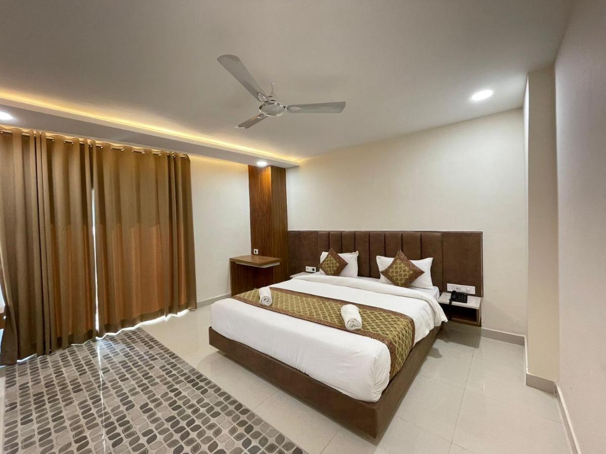 Hotel Santoor Varanasi Exteriör bild