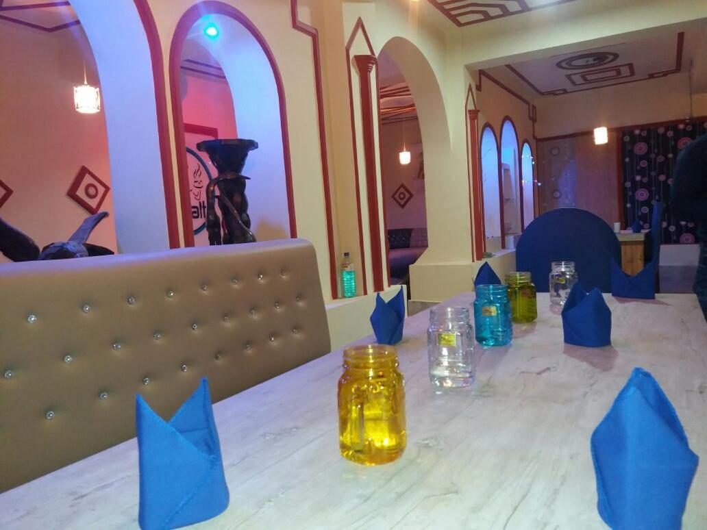 Hotel Santoor Varanasi Exteriör bild
