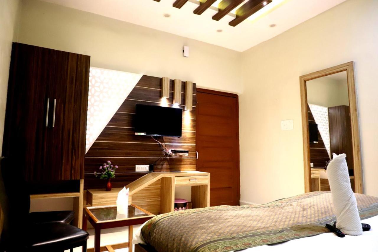 Hotel Santoor Varanasi Exteriör bild