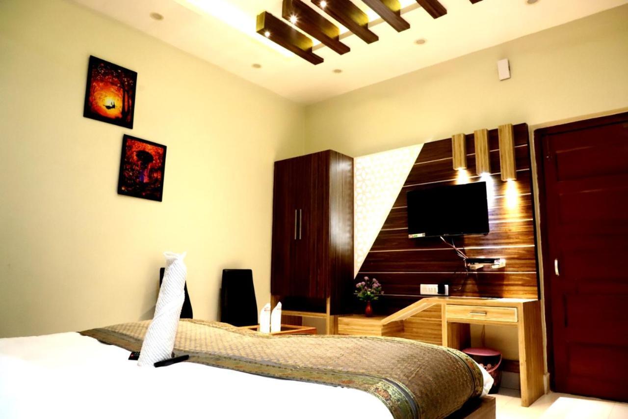 Hotel Santoor Varanasi Exteriör bild