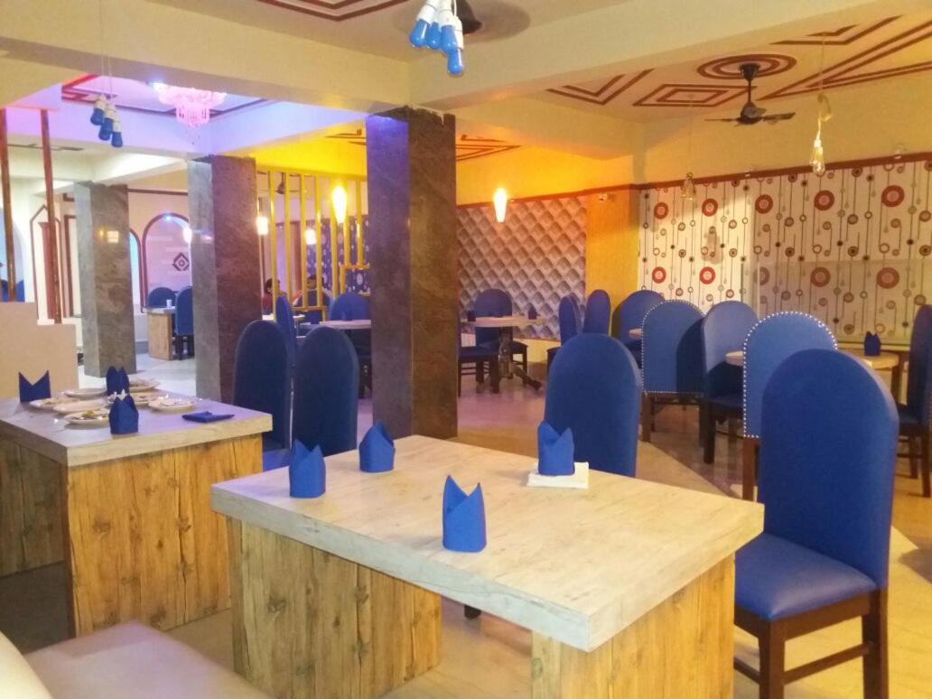 Hotel Santoor Varanasi Exteriör bild