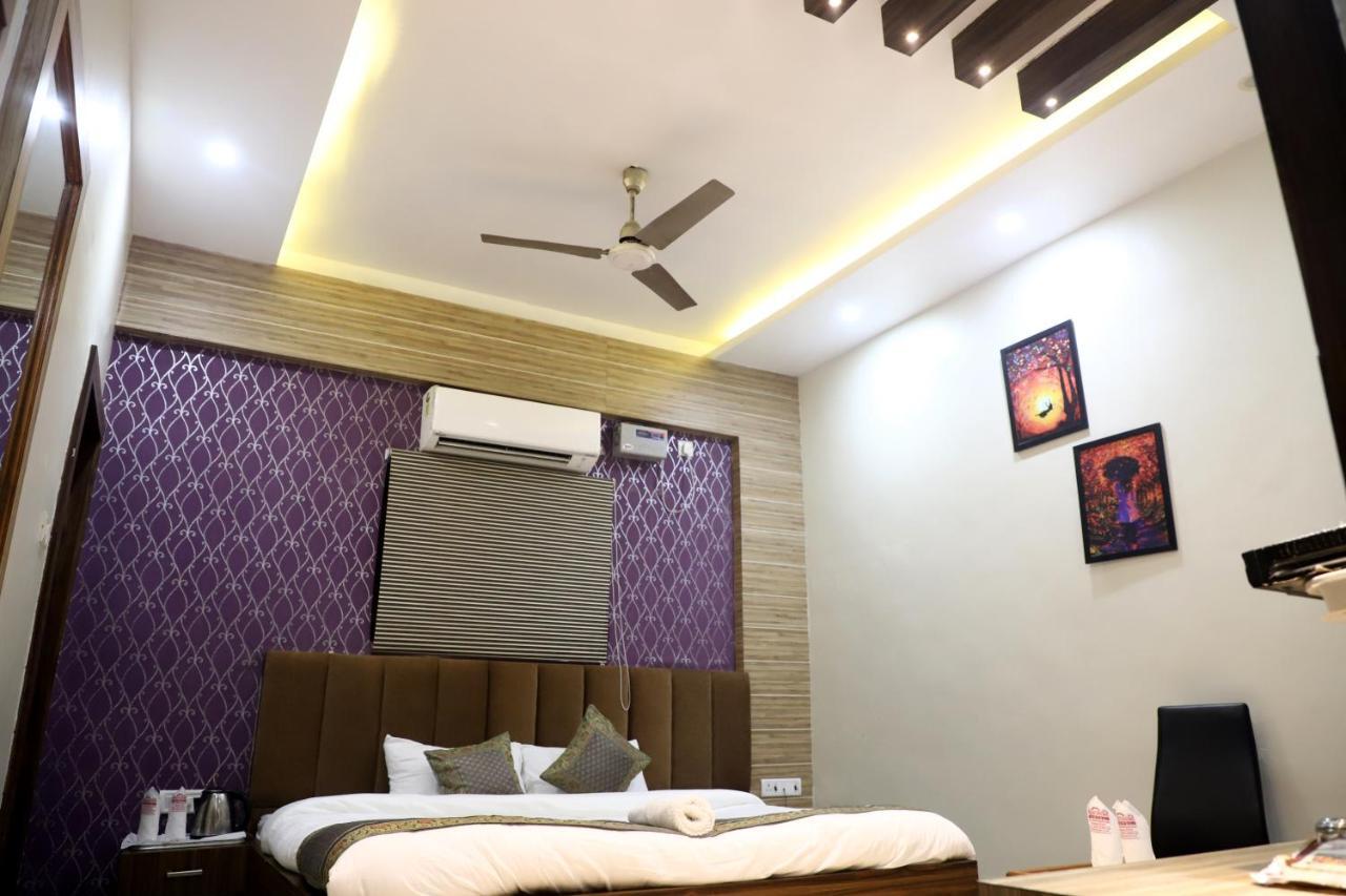 Hotel Santoor Varanasi Exteriör bild