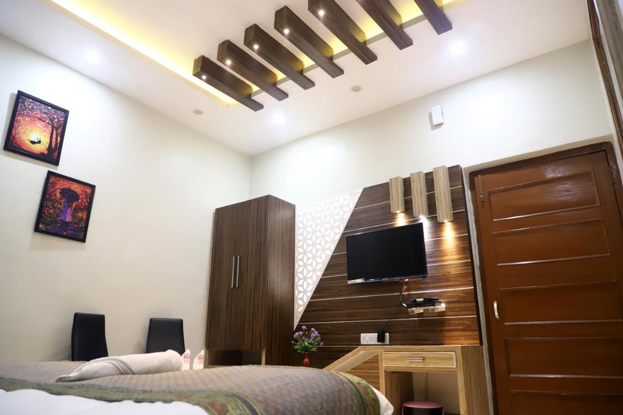 Hotel Santoor Varanasi Exteriör bild