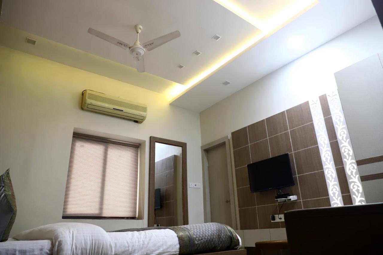 Hotel Santoor Varanasi Exteriör bild