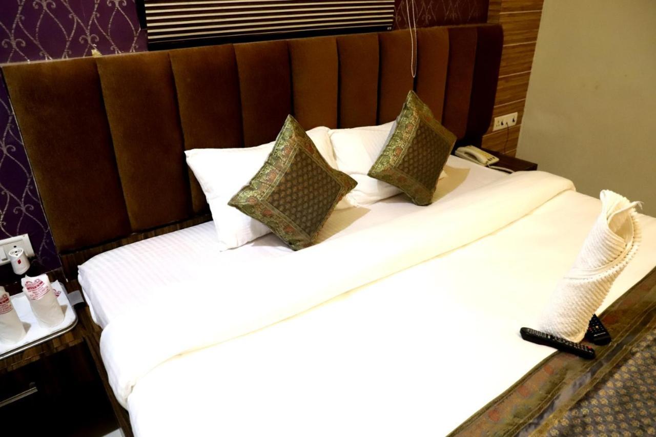 Hotel Santoor Varanasi Exteriör bild